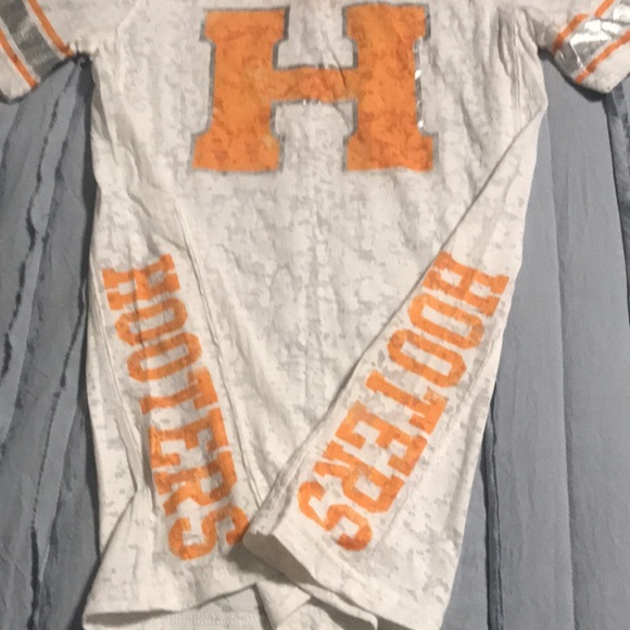 Hooters Shirt - Picture 3 of 7